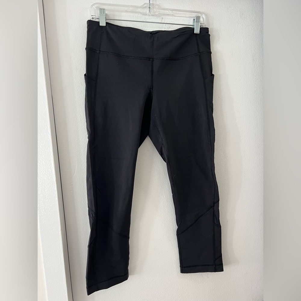 Lululemon Cropped Leggings Black size 8 with Pockets